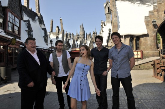 The Wizarding World of Harry Potter Robbie Coltrane Matthew Lewis Emma Watson James Phelps Oliver Phelps