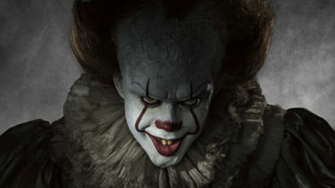 Bill Skarsgard è Pennywise nel remake del cult IT