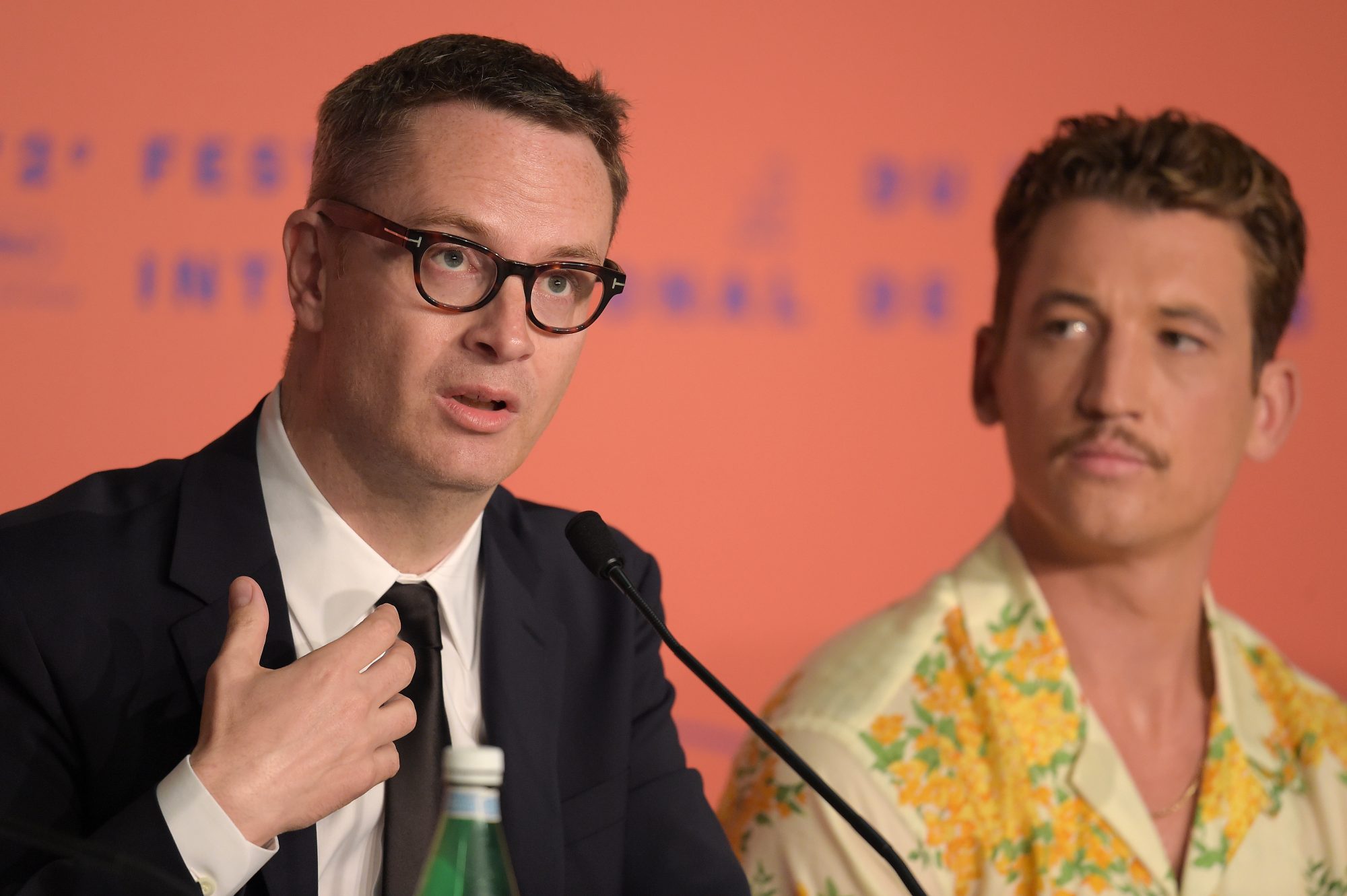 Nicolas Winding Refn e Miles Teller in conferenza stampa a Cannes 2019