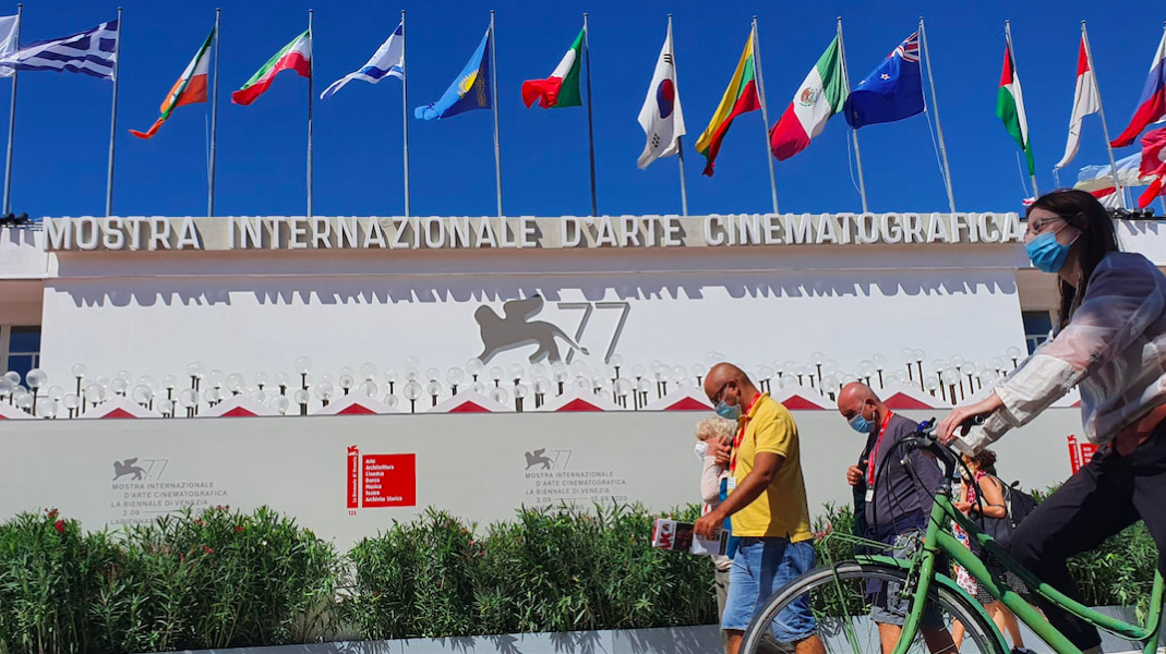 Venezia 77: il muro davanti al red carpet e le altre novità