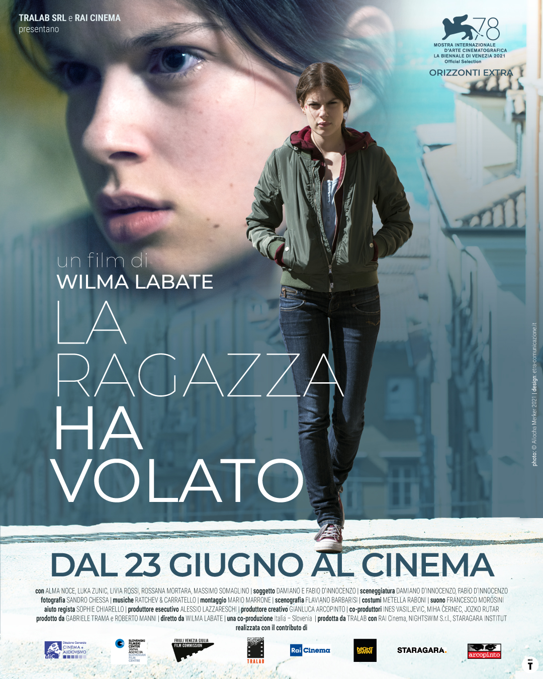 La ragazza ha volato